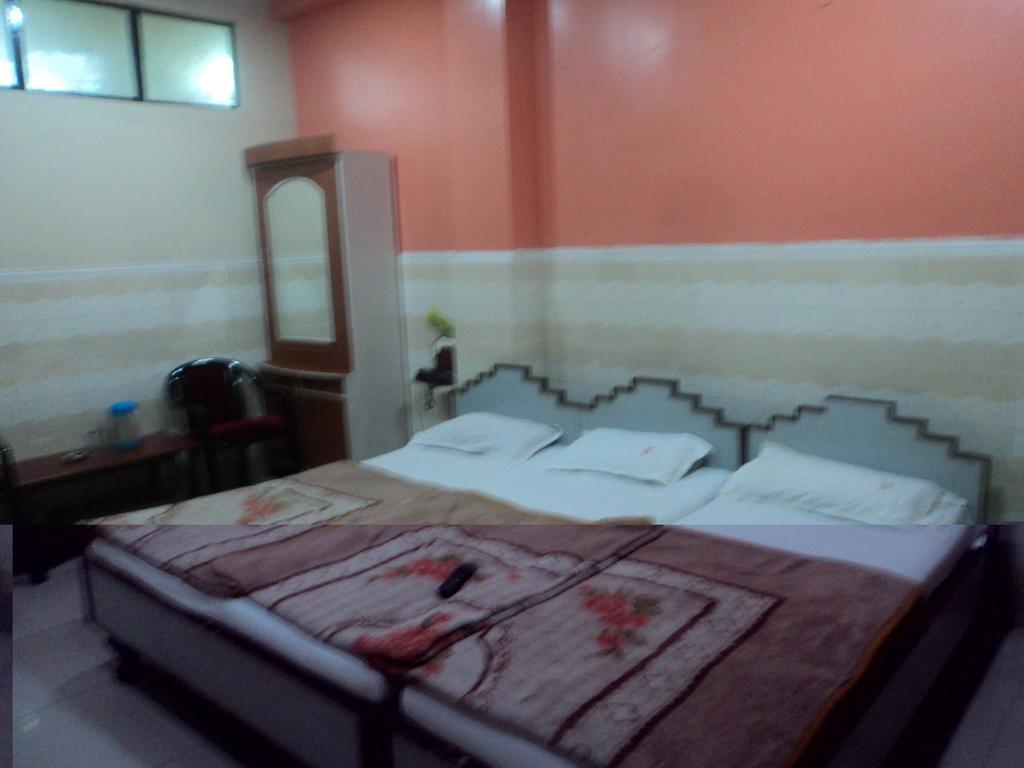 Hotel Jyoti Varanasi Habitación foto