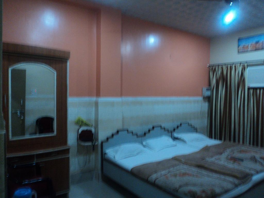 Hotel Jyoti Varanasi Habitación foto