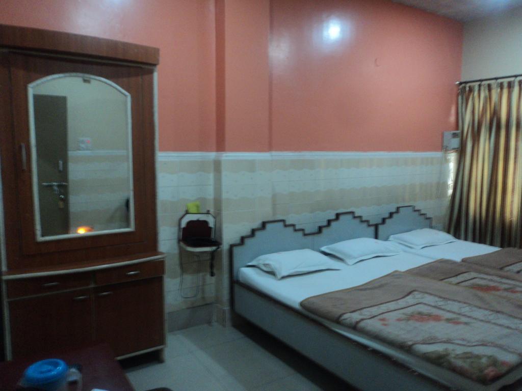Hotel Jyoti Varanasi Habitación foto