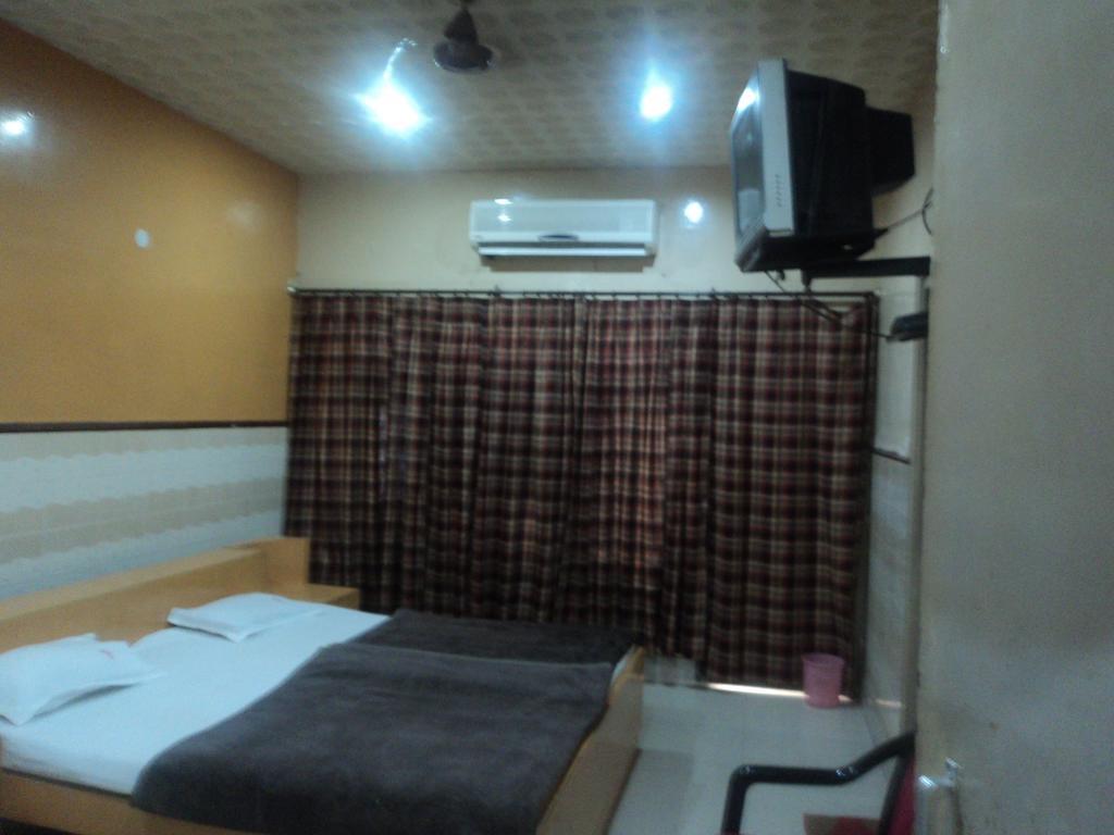 Hotel Jyoti Varanasi Habitación foto