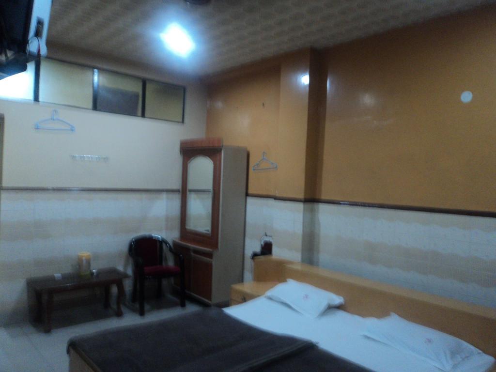Hotel Jyoti Varanasi Habitación foto