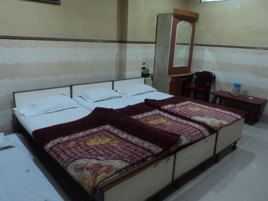 Hotel Jyoti Varanasi Habitación foto